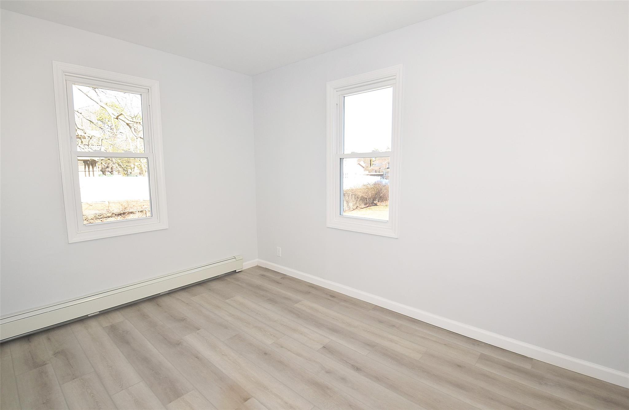 #8 photo, 1347 Ferndale Boulevard, 東長島 Central Islip , NY 11722