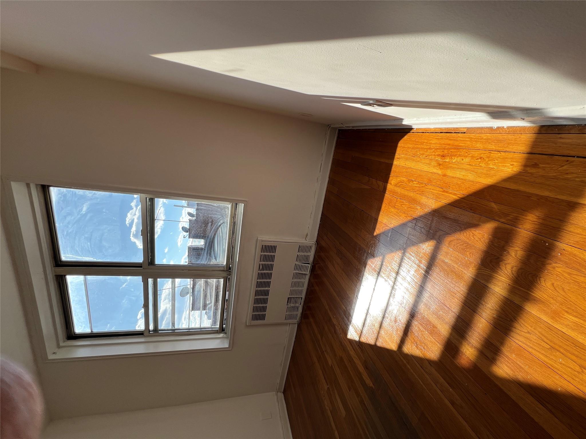 #2 photo, 1475 Thieriot Avenue, Bronx , NY 10460