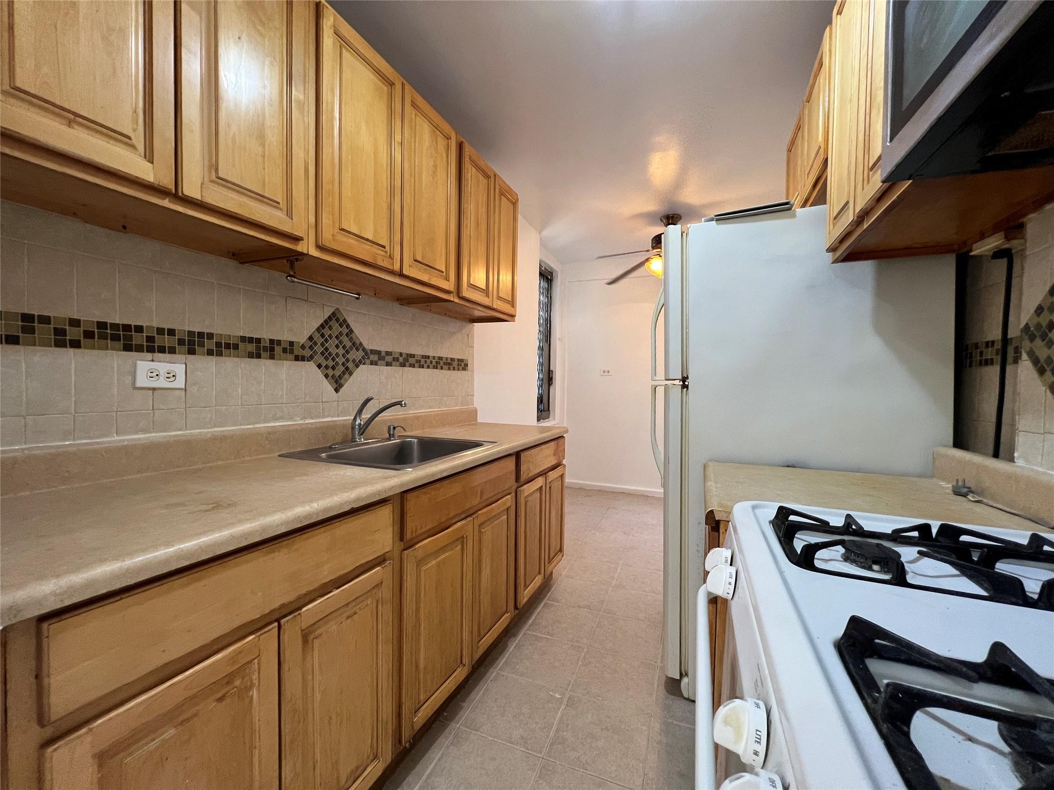 #5 photo, 1475 Thieriot Avenue, Bronx , NY 10460