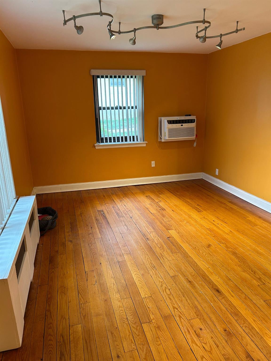 #6 photo, 13 W Mill Drive, Great Neck , NY 11021