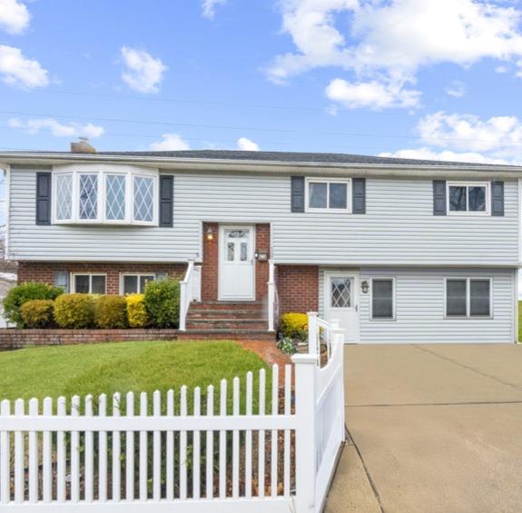#1 photo, 107 Greenway Drive, Farmingdale , NY 11735