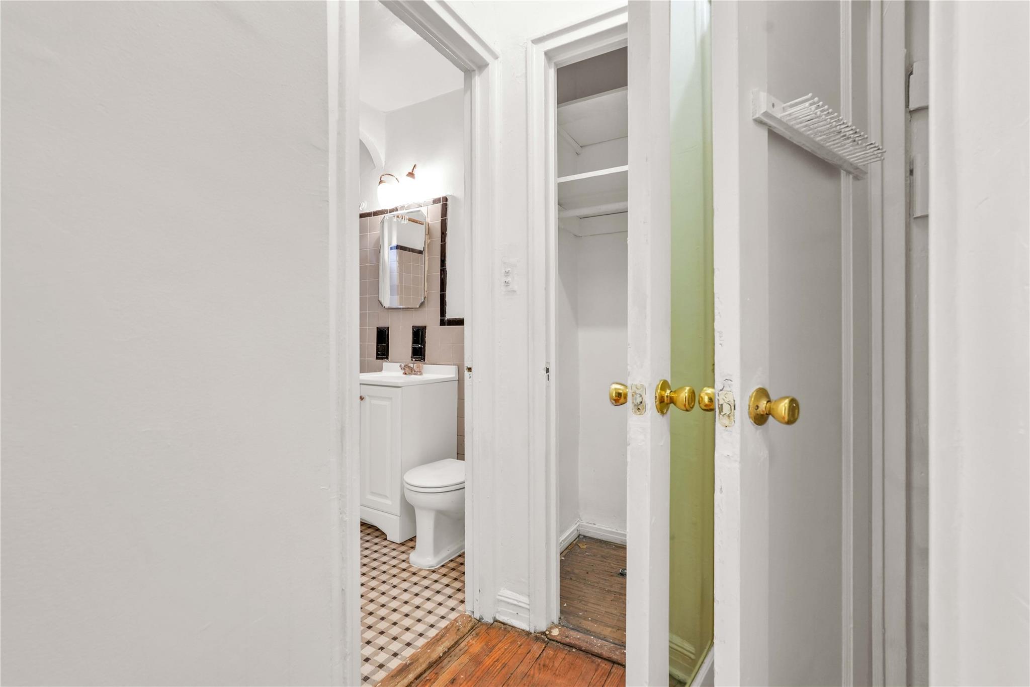 #19 photo, 106-15 Queens Boulevard, クイーンズ区 Forest Hills , NY 11375