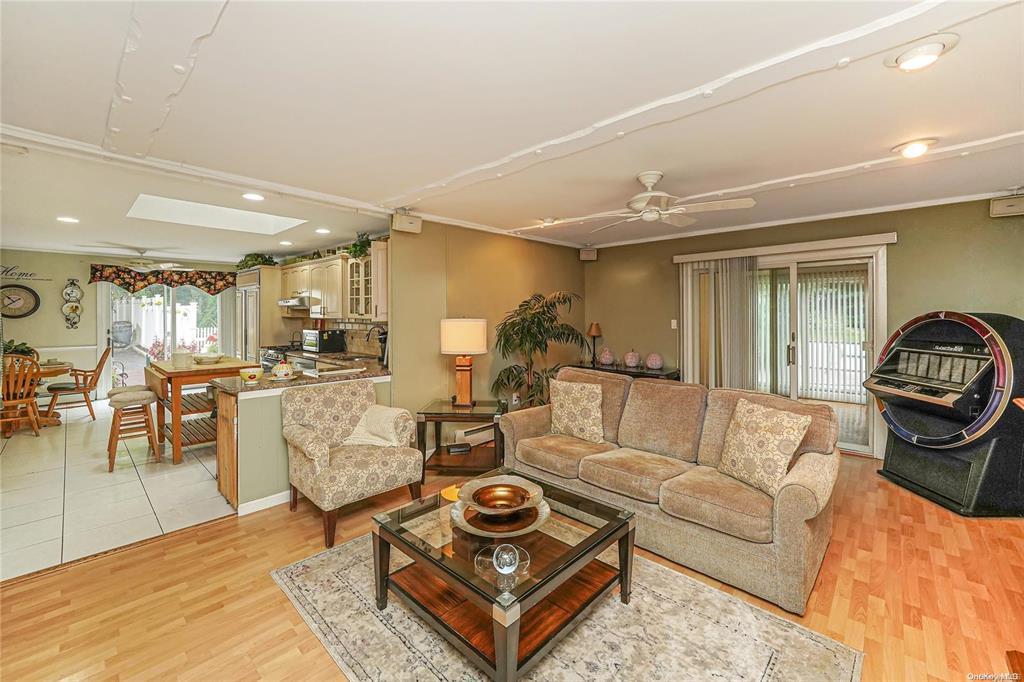 #11 photo, 33 Peachtree Lane, Mount Sinai , NY 11766