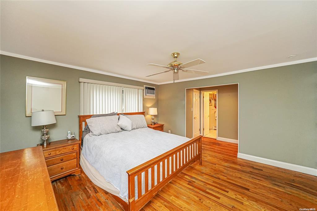 #12 photo, 33 Peachtree Lane, Mount Sinai , NY 11766