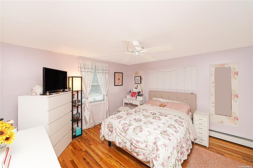 #13 photo, 33 Peachtree Lane, Mount Sinai , NY 11766