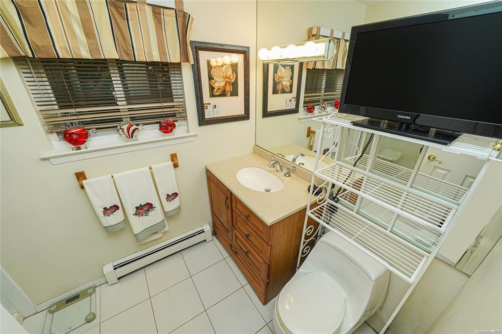 #17 photo, 33 Peachtree Lane, Mount Sinai , NY 11766