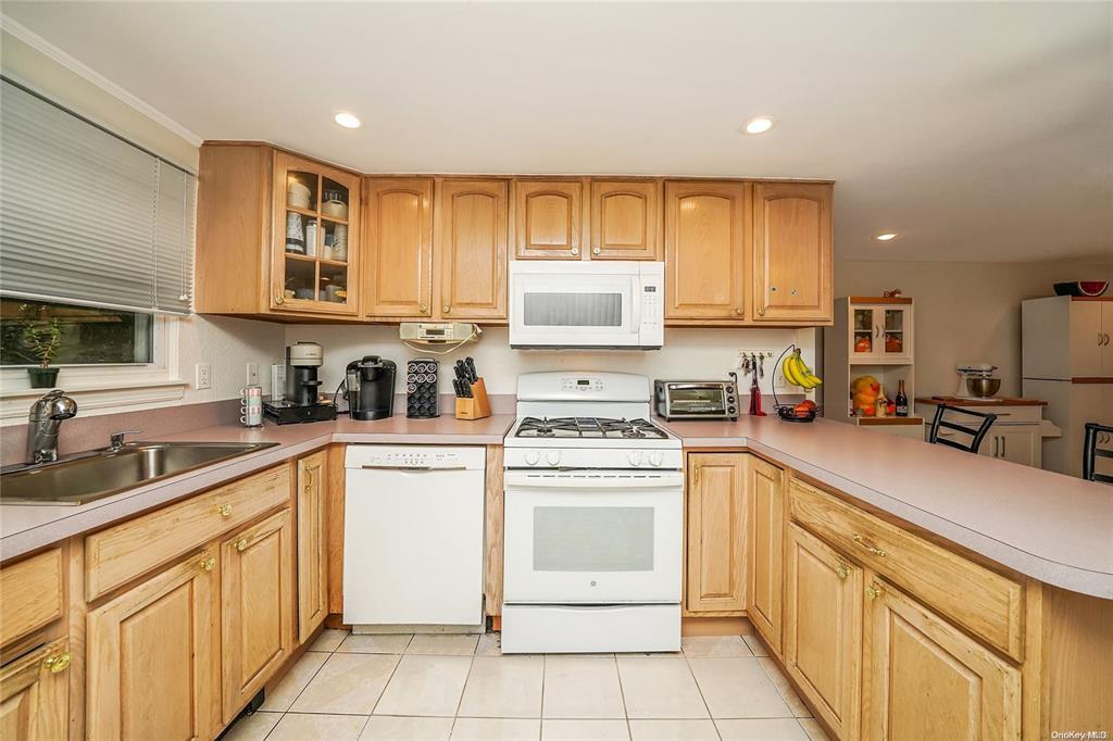 #19 photo, 33 Peachtree Lane, Mount Sinai , NY 11766