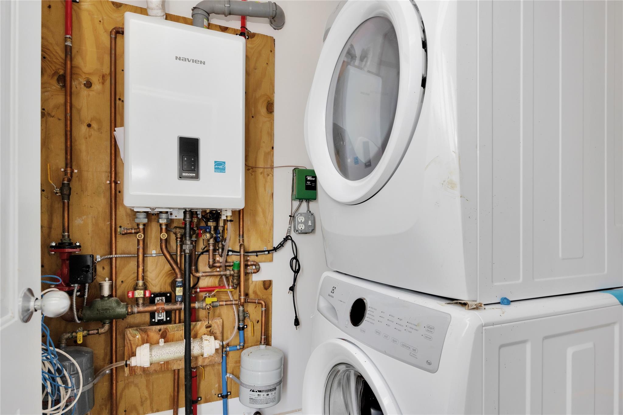 #13 photo, 823 Venetian Boulevard, 东长岛 Lindenhurst , NY 11757