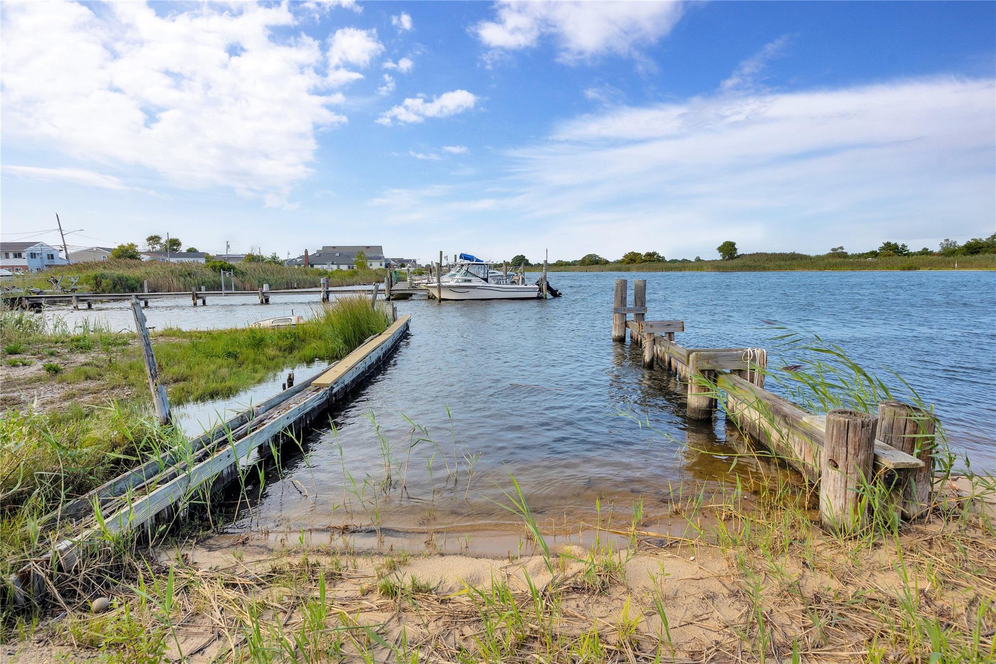 #17 photo, 823 Venetian Boulevard, 东长岛 Lindenhurst , NY 11757