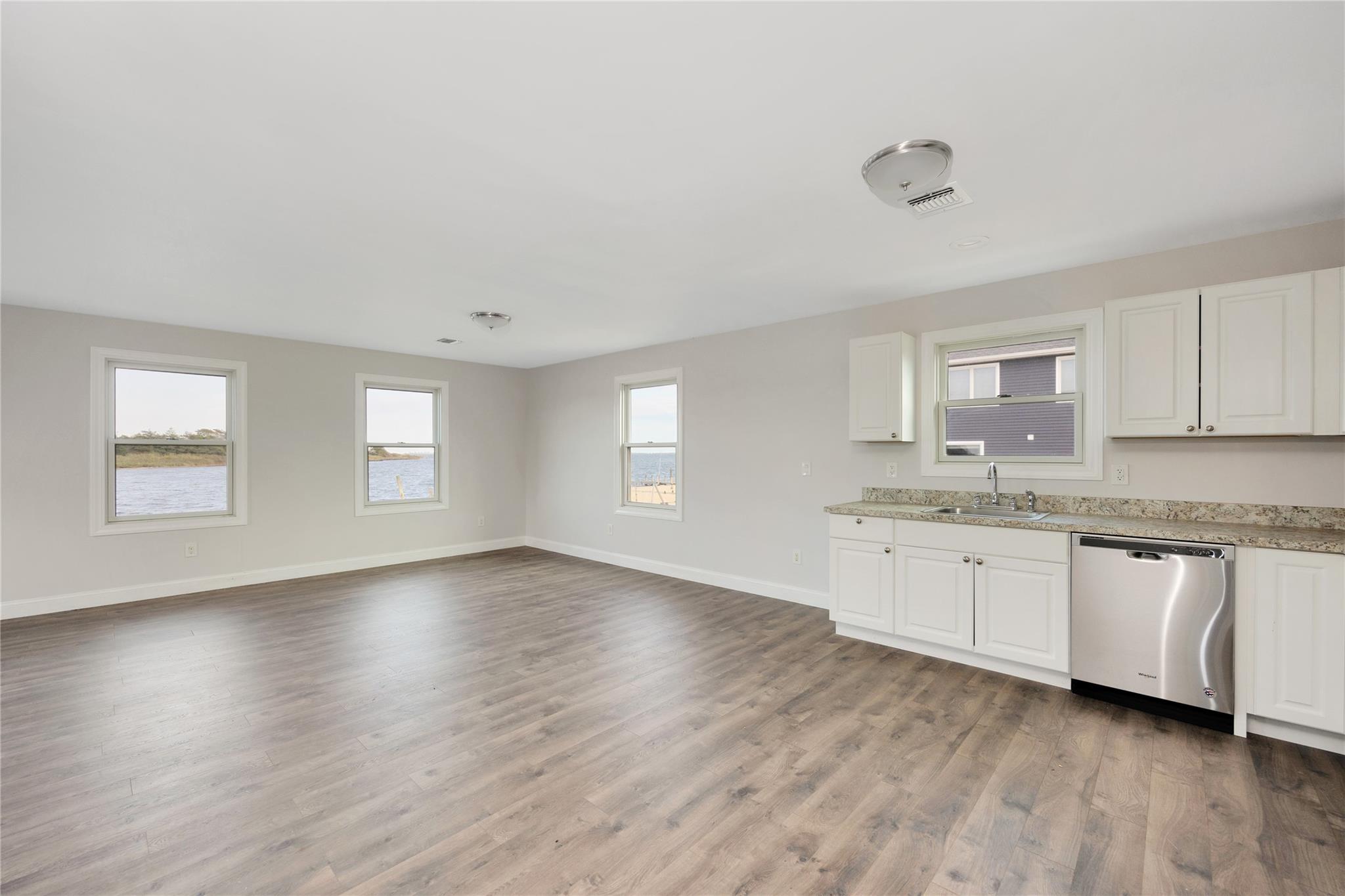 #4 photo, 823 Venetian Boulevard, 东长岛 Lindenhurst , NY 11757