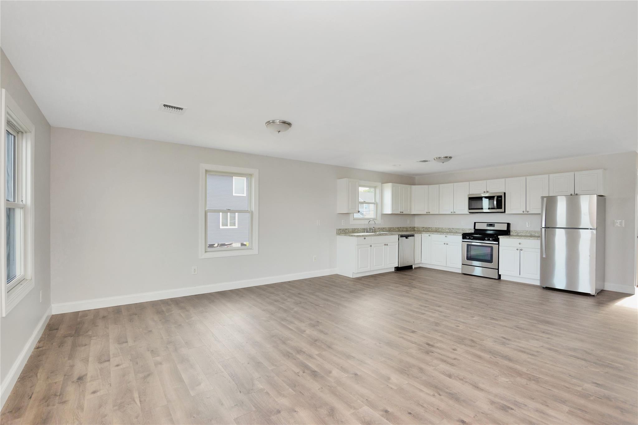 #5 photo, 823 Venetian Boulevard, 东长岛 Lindenhurst , NY 11757