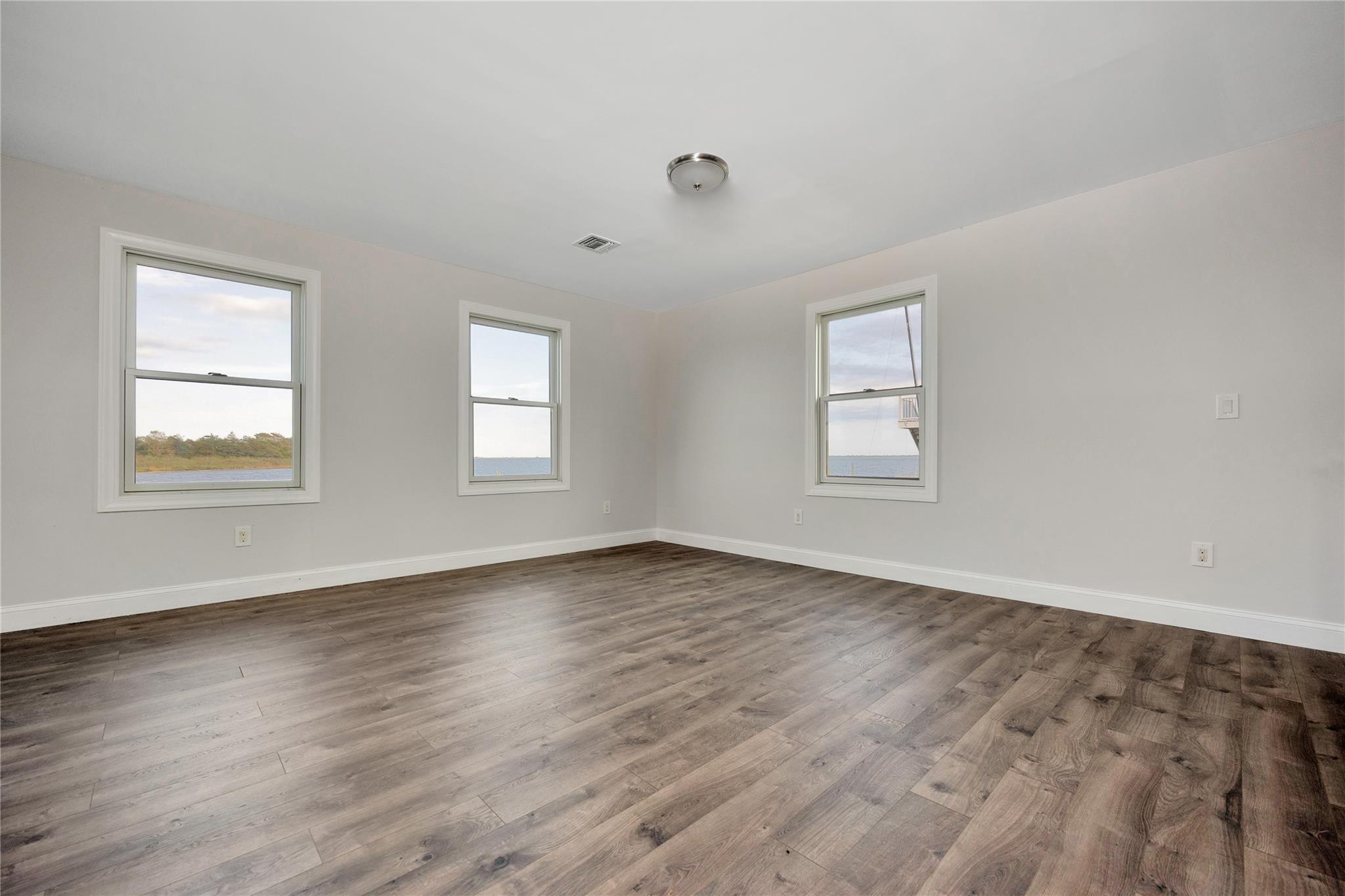 #6 photo, 823 Venetian Boulevard, 东长岛 Lindenhurst , NY 11757