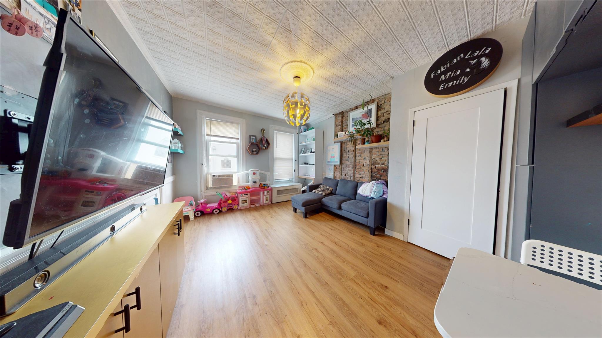 #18 photo, 353 61st Street, 布鲁克林 Brooklyn , NY 11220