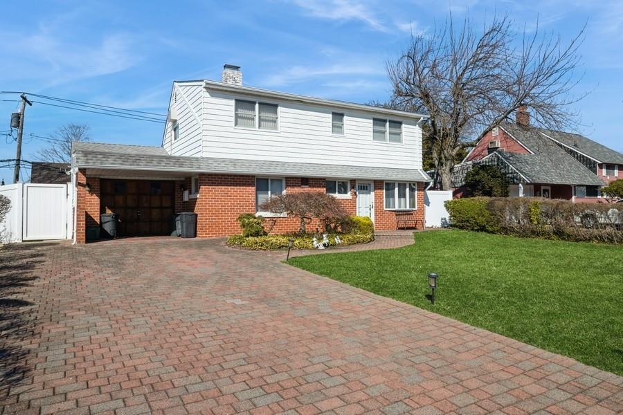 #1 photo, 42 Martin Lane, 长岛 西布雷 Westbury , NY 11590