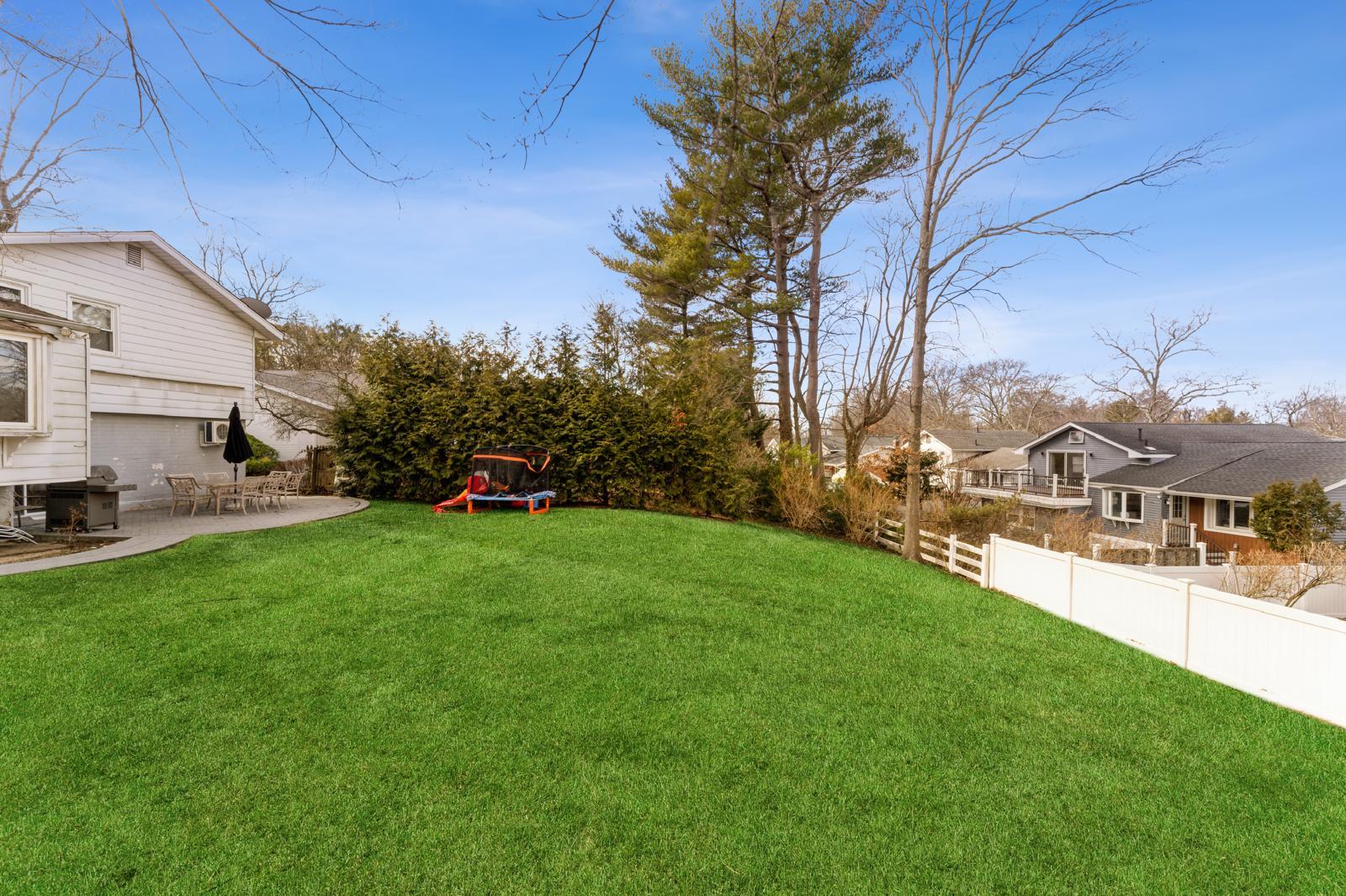 #18 photo, 57 Sandy Hollow Road, ناسو Port Washington , NY 11050