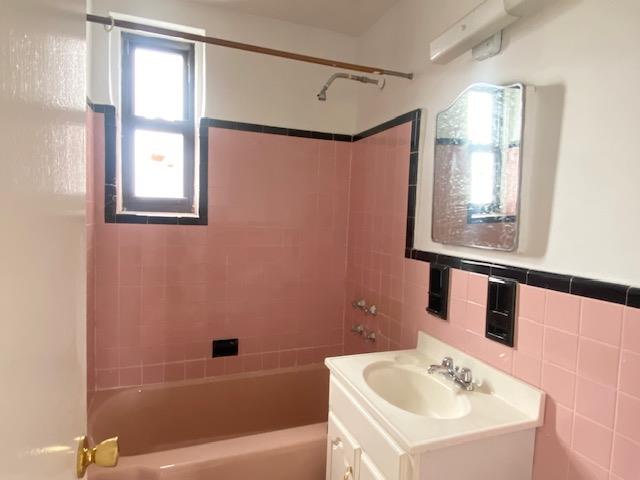 #8 photo, 3730 83rd Street, 皇后区 杰克逊高地 Jackson Heights , NY 11372