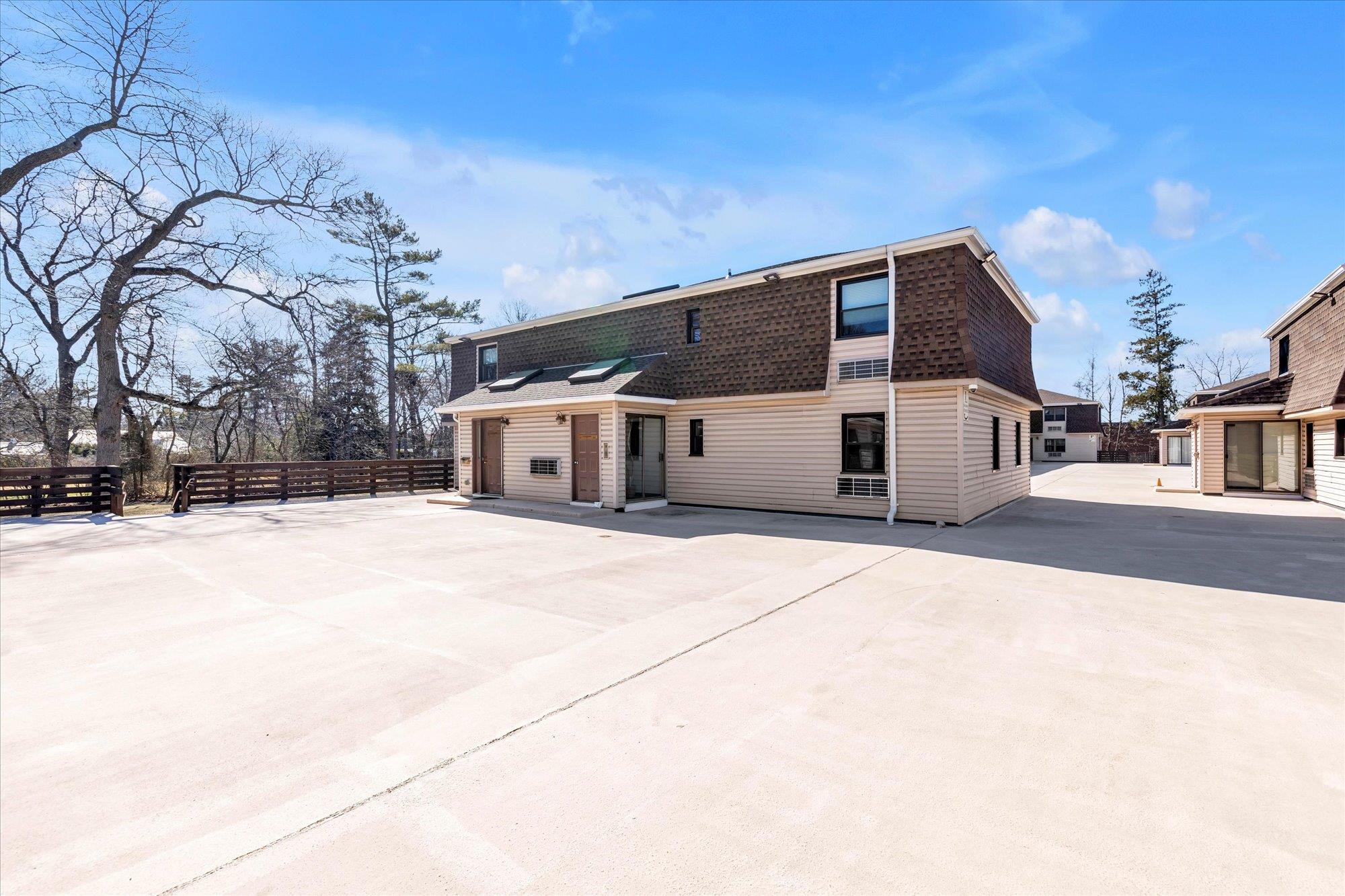 #11 photo, 1337 Broadway, Hewlett , NY 11557