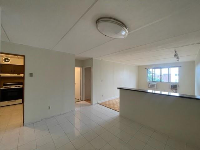 #3 photo, 5745 74th Street, קווינס Middle Village , NY 11379