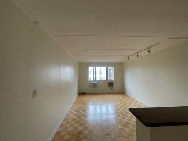 #4 photo, 5745 74th Street, קווינס Middle Village , NY 11379