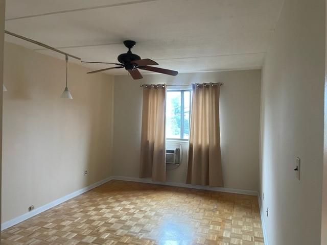 #6 photo, 5745 74th Street, קווינס Middle Village , NY 11379