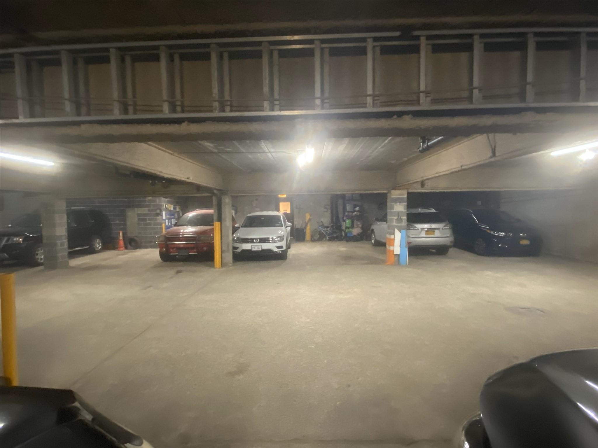 #7 photo, 5745 74th Street, קווינס Middle Village , NY 11379