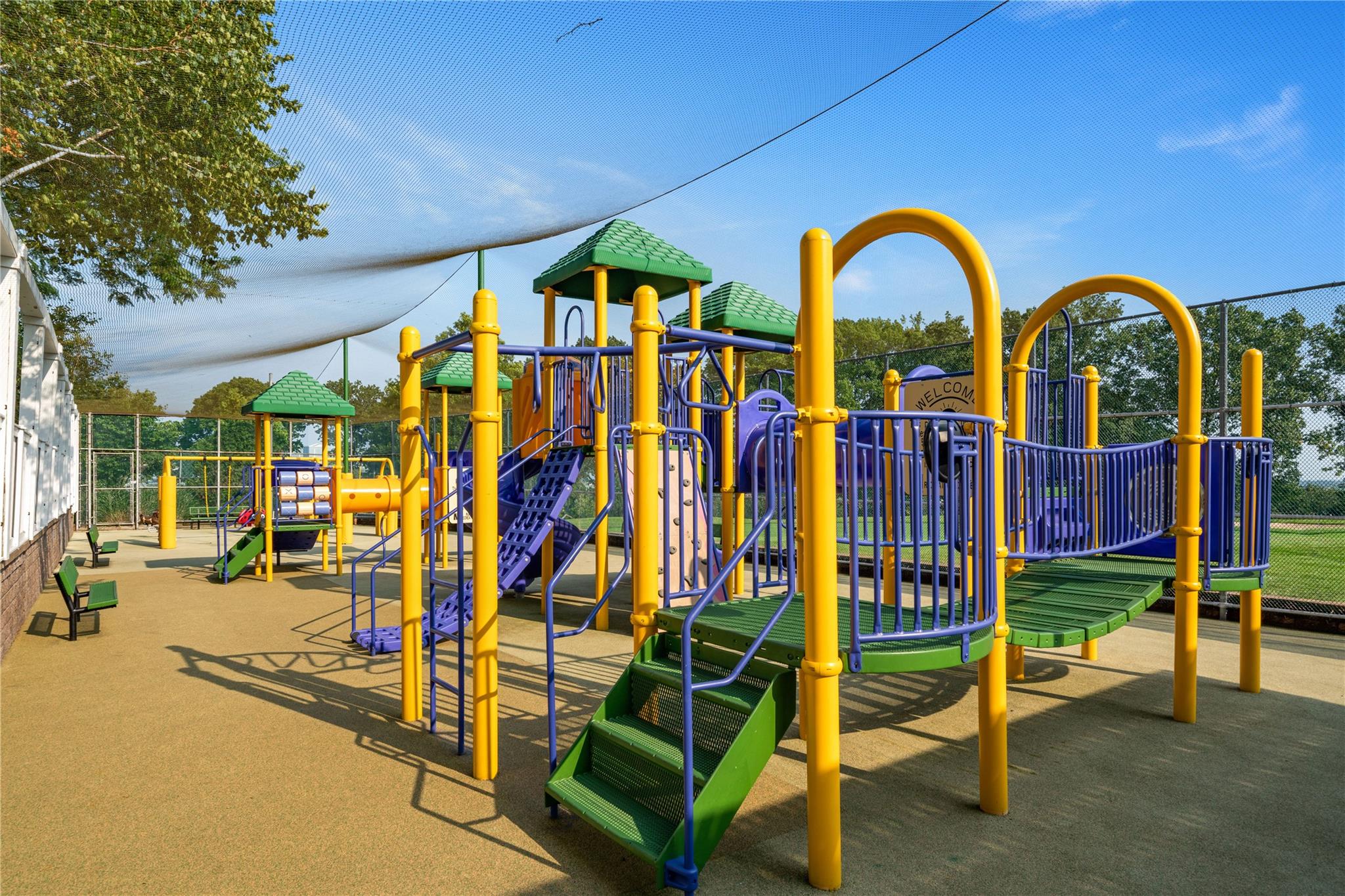 #18 photo, 27010 Grand Central Parkway, クイーンズ区 Floral Park , NY 11005