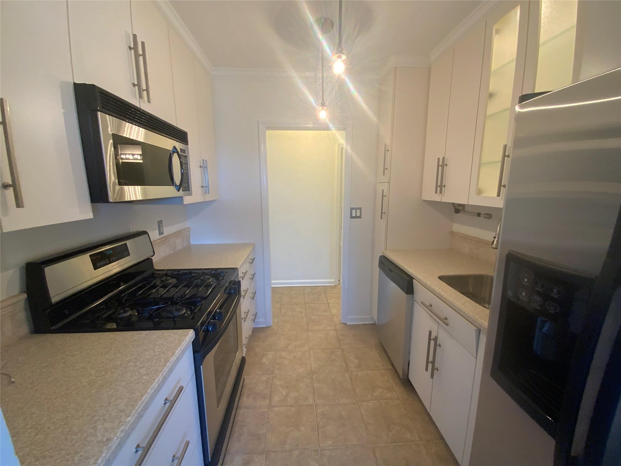 #5 photo, 27010 Grand Central Parkway, クイーンズ区 Floral Park , NY 11005