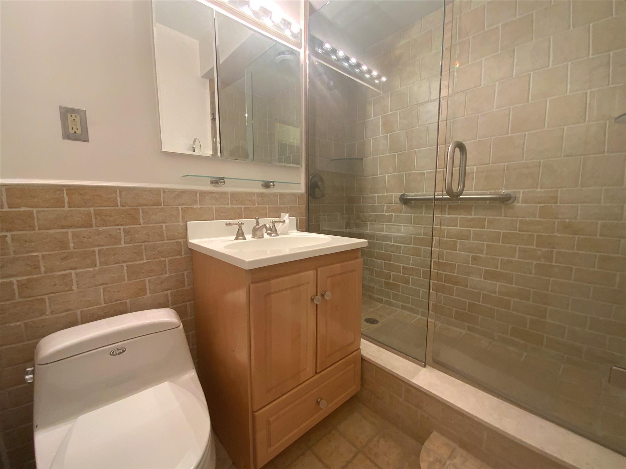 #8 photo, 27010 Grand Central Parkway, クイーンズ区 Floral Park , NY 11005