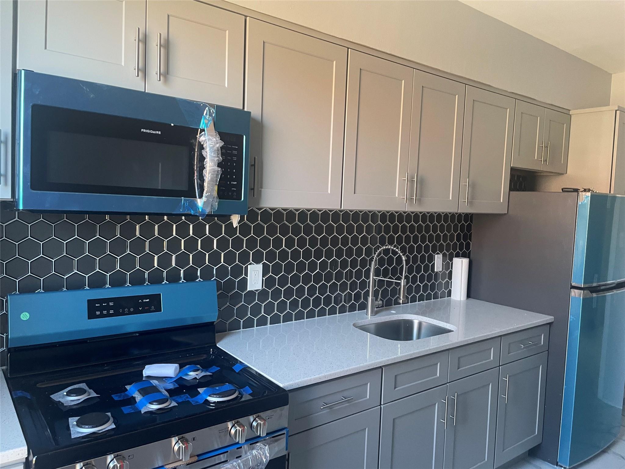 #4 photo, 216-17 Linden Boulevard, クイーンズ区 Cambria Heights , NY 11411