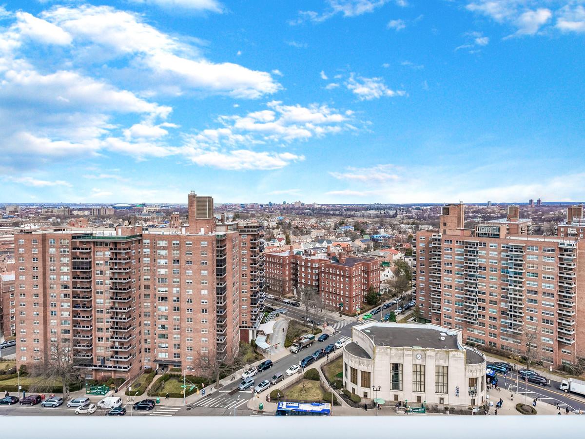 #12 photo, 10740 Queens Boulevard, クイーンズ区 Forest Hills , NY 11375