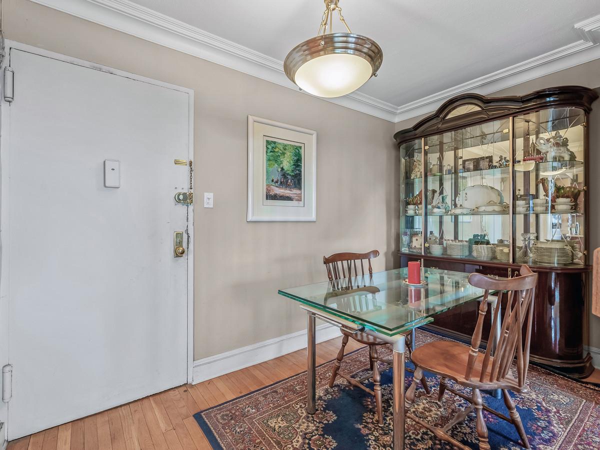 #13 photo, 10740 Queens Boulevard, クイーンズ区 Forest Hills , NY 11375