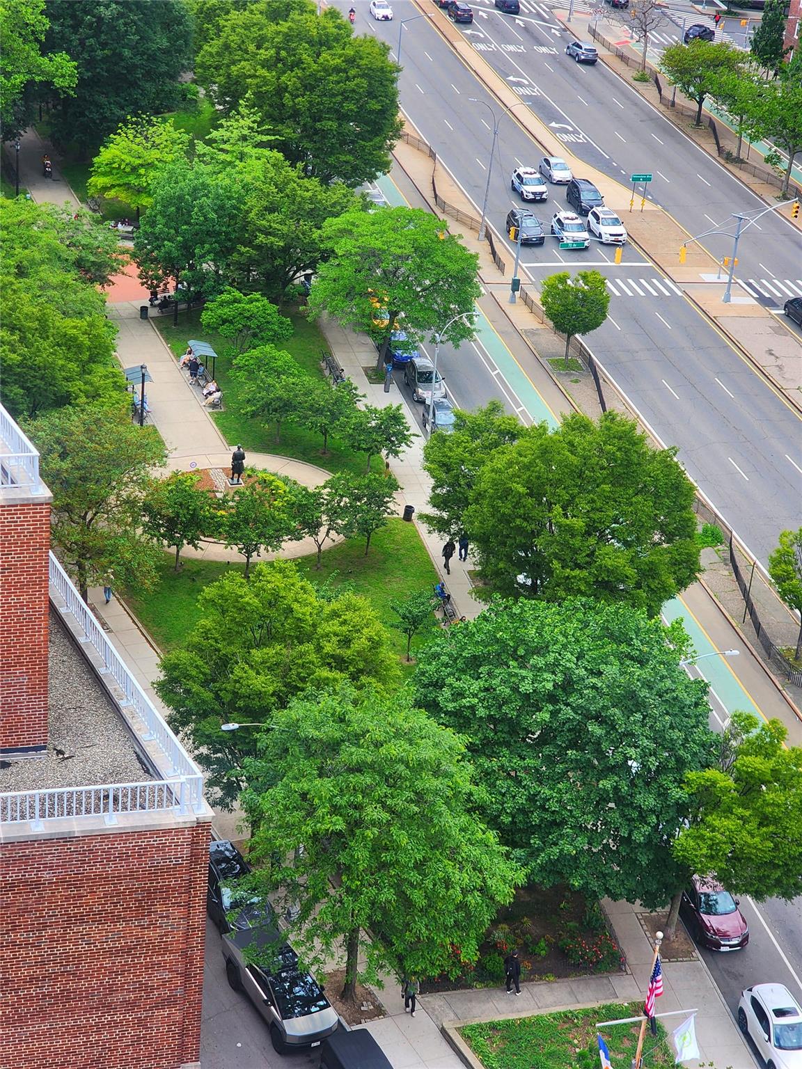 #14 photo, 10740 Queens Boulevard, クイーンズ区 Forest Hills , NY 11375