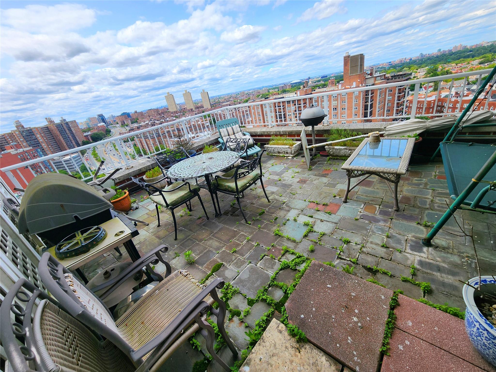 #6 photo, 10740 Queens Boulevard, クイーンズ区 Forest Hills , NY 11375