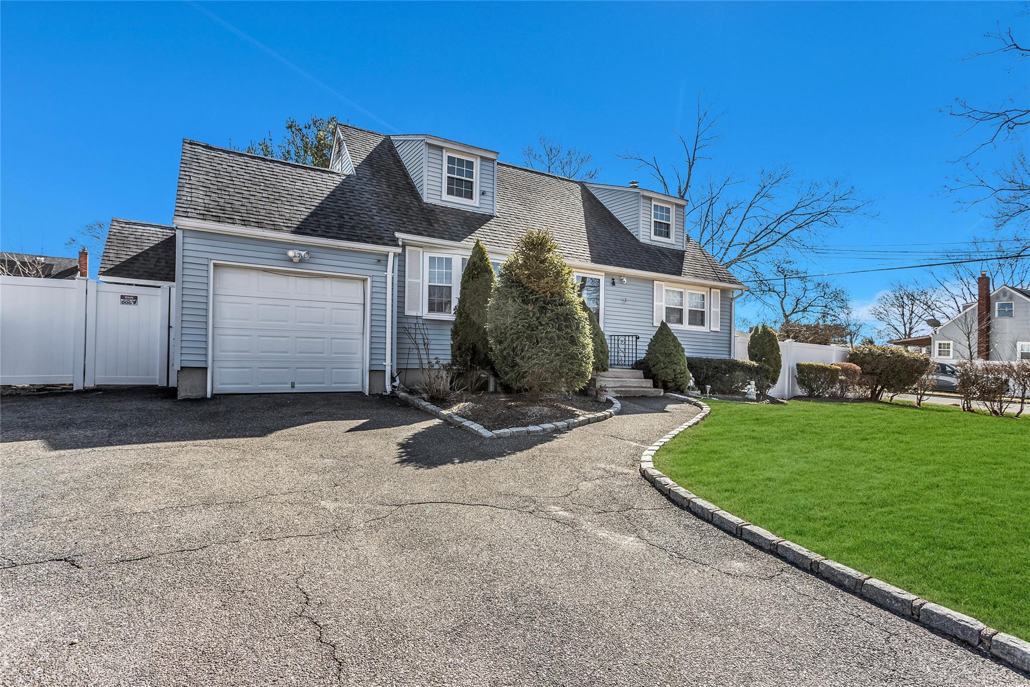 #2 photo, 33 Hilliard Avenue, Central Islip , NY 11722