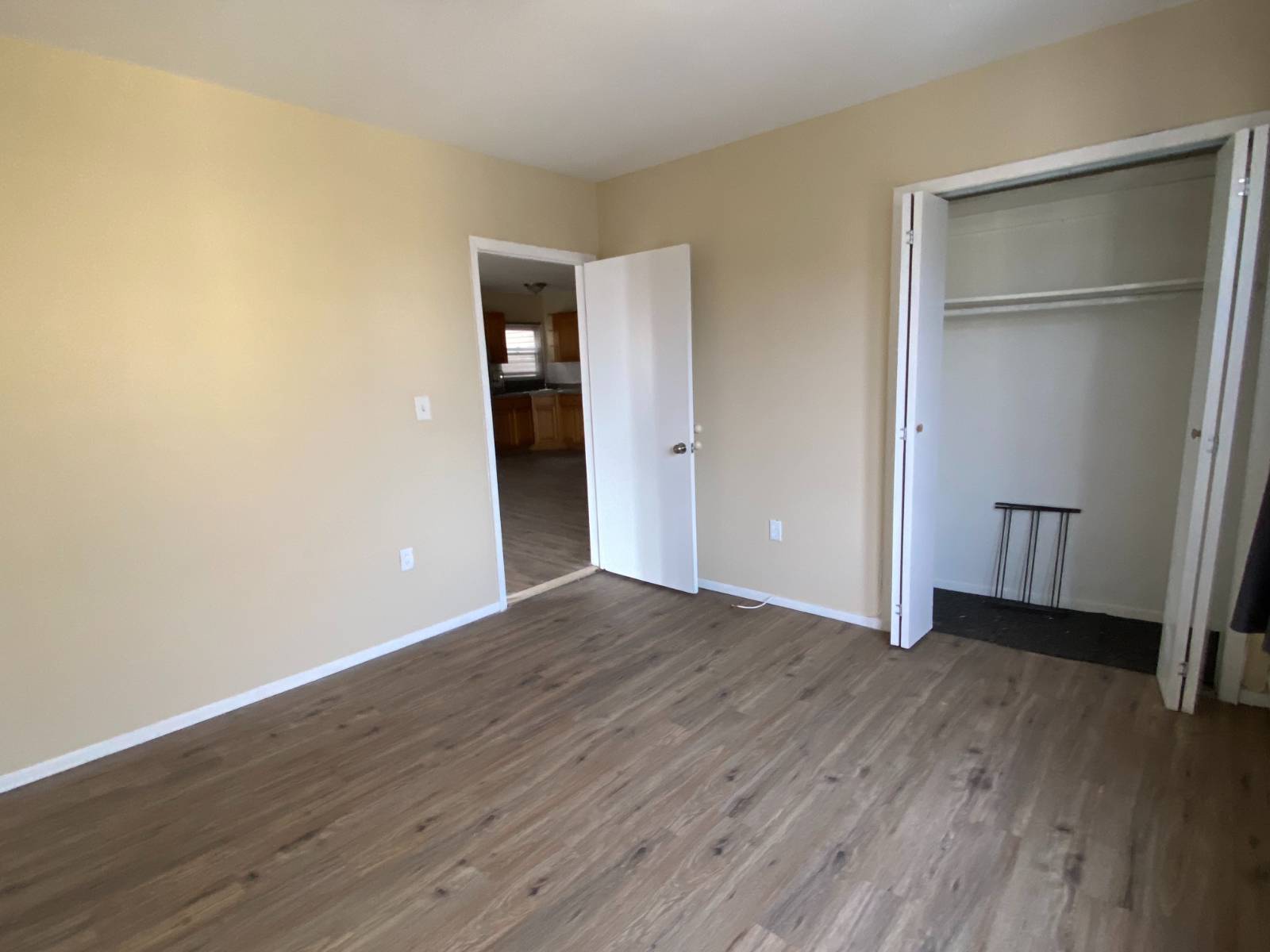 #4 photo, 6817 Forest Avenue, Ridgewood , NY 11385