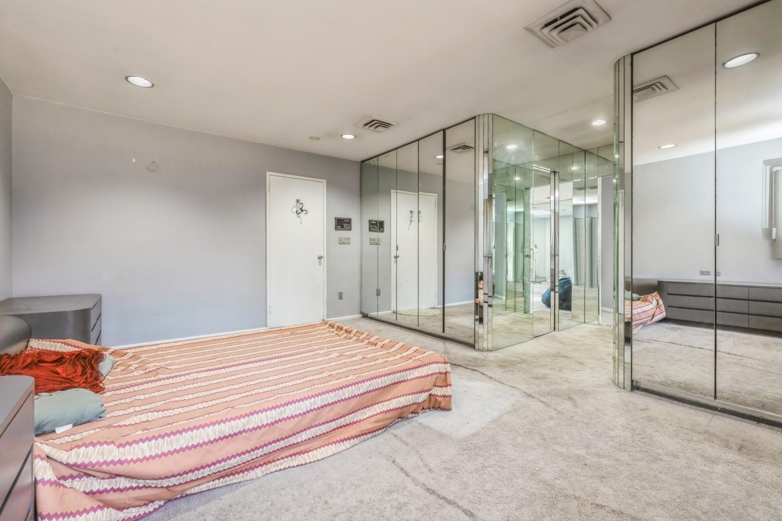 #19 photo, 11 Dicks Lane, Roslyn Heights , NY 11576