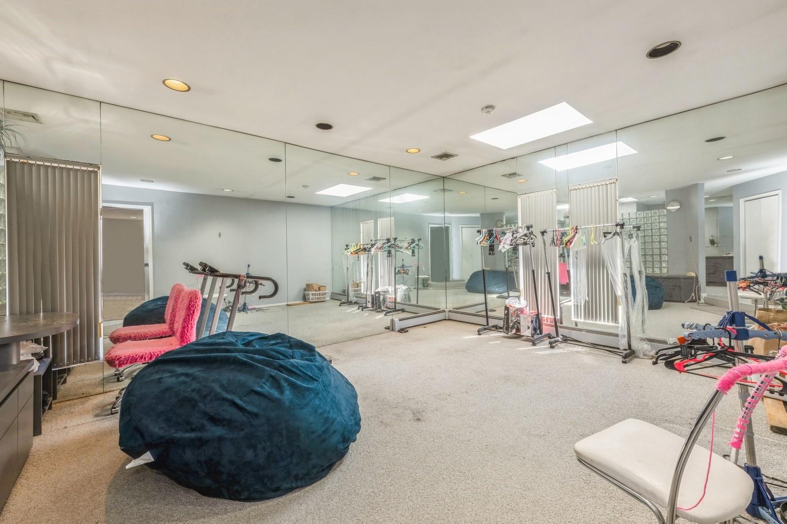 #20 photo, 11 Dicks Lane, Roslyn Heights , NY 11576