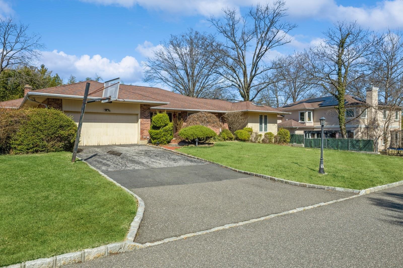 #3 photo, 11 Dicks Lane, Roslyn Heights , NY 11576