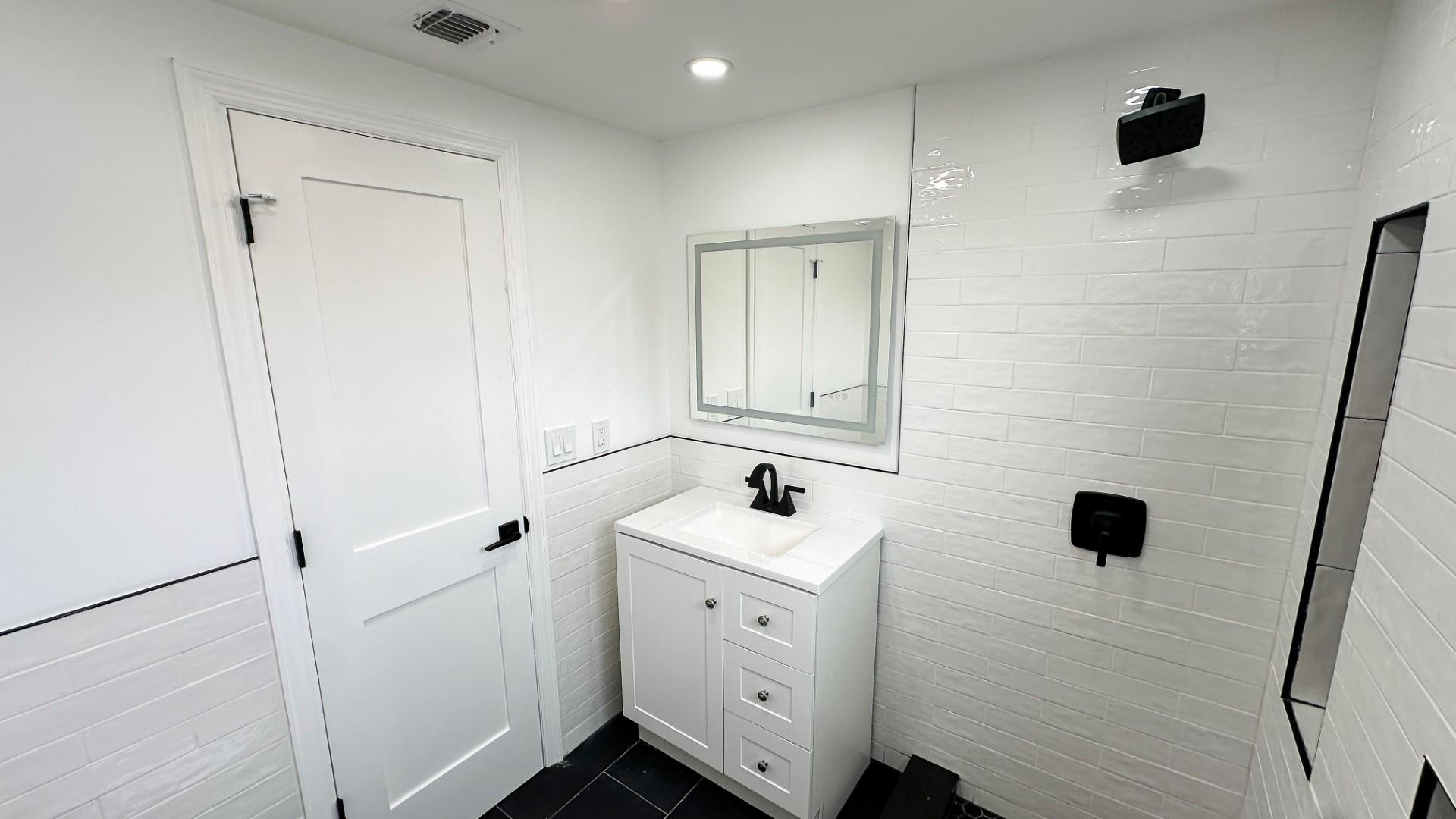 #13 photo, 12 Meridian Road, ナッソー郡 Levittown , NY 11756