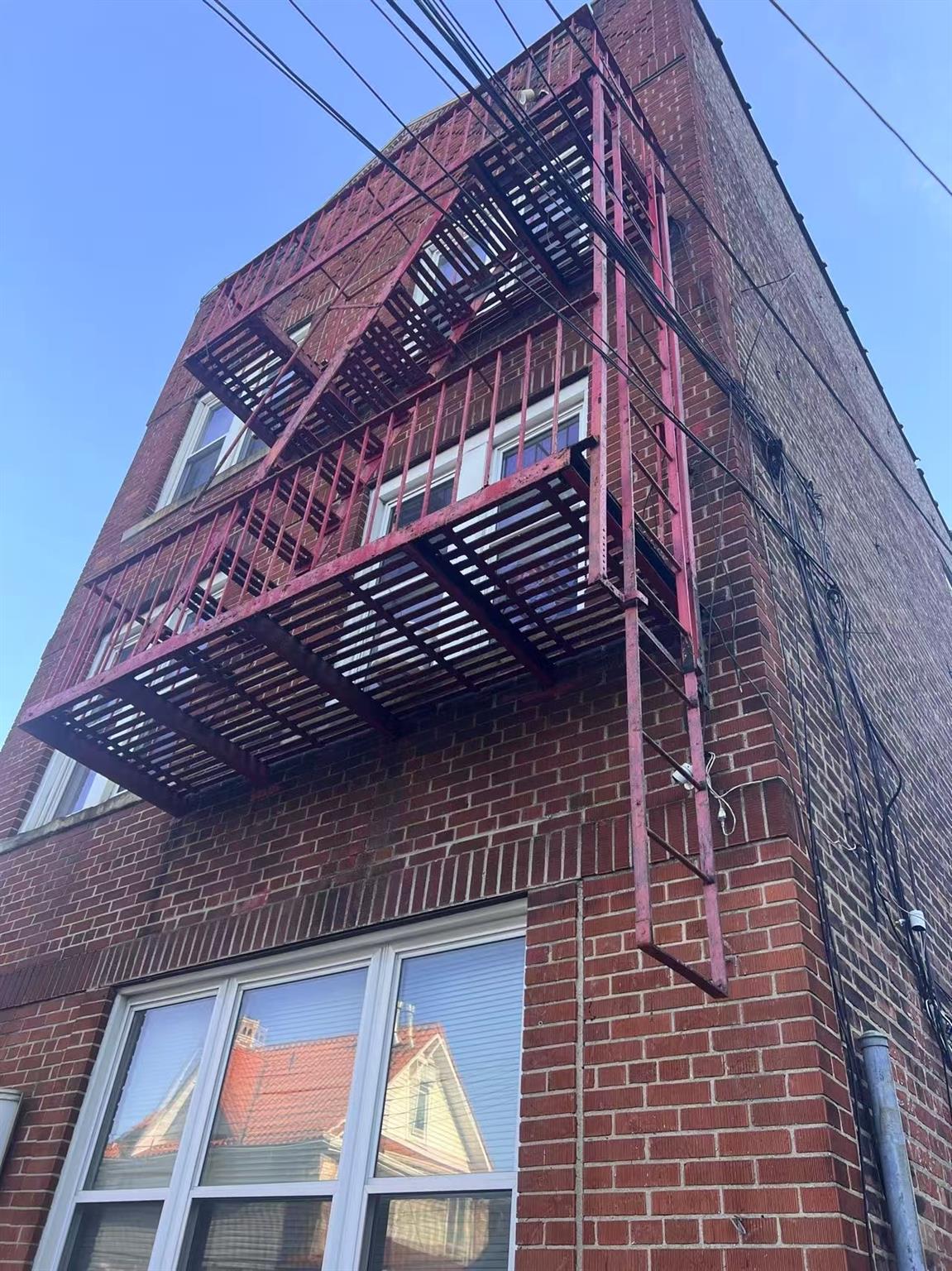 #3 photo, 100-04 Spruce Street, クイーンズ区 Corona , NY 11368