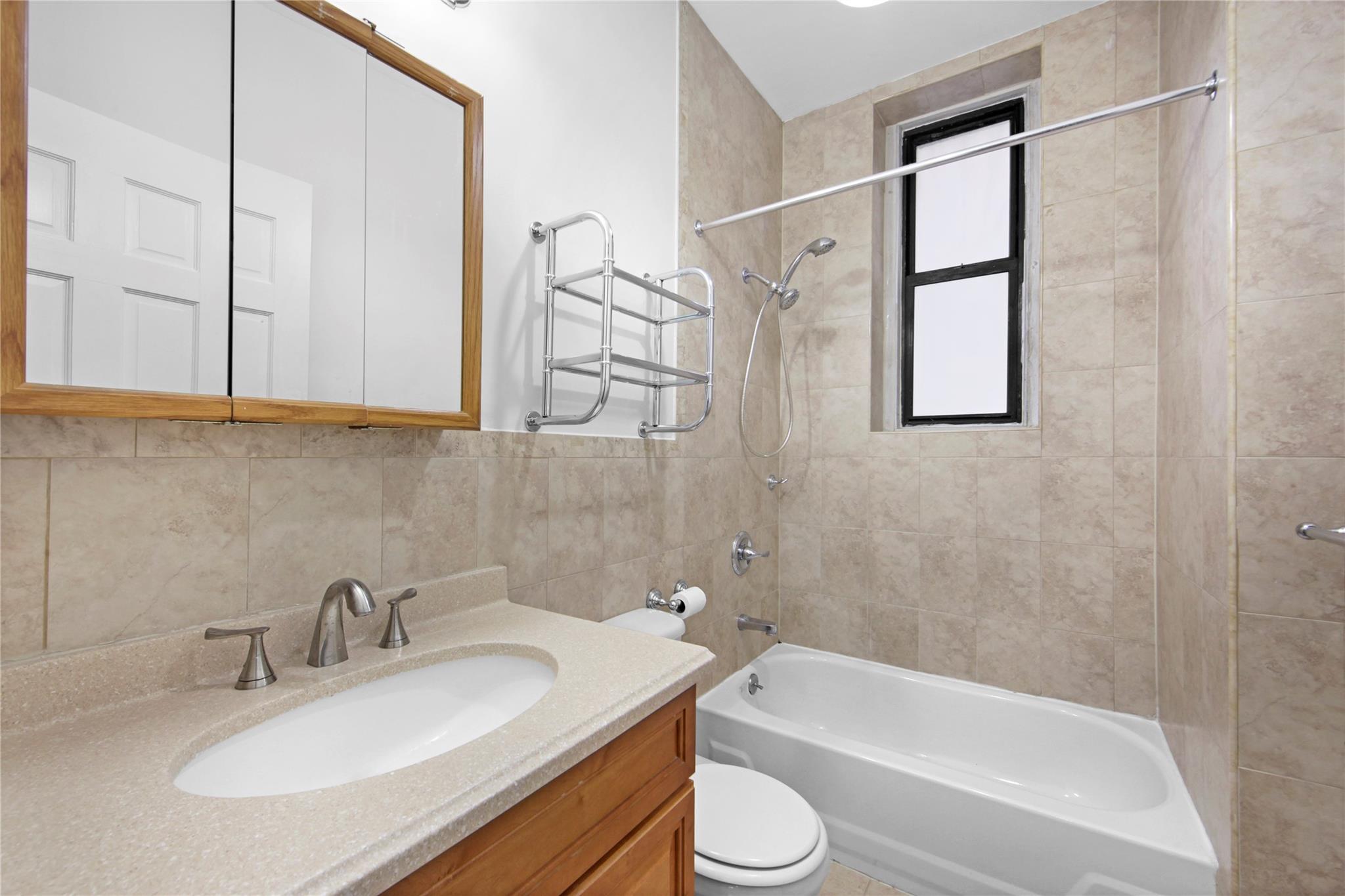 #9 photo, 359 Ft. Washington Avenue, New York (Manhattan) , NY 10033