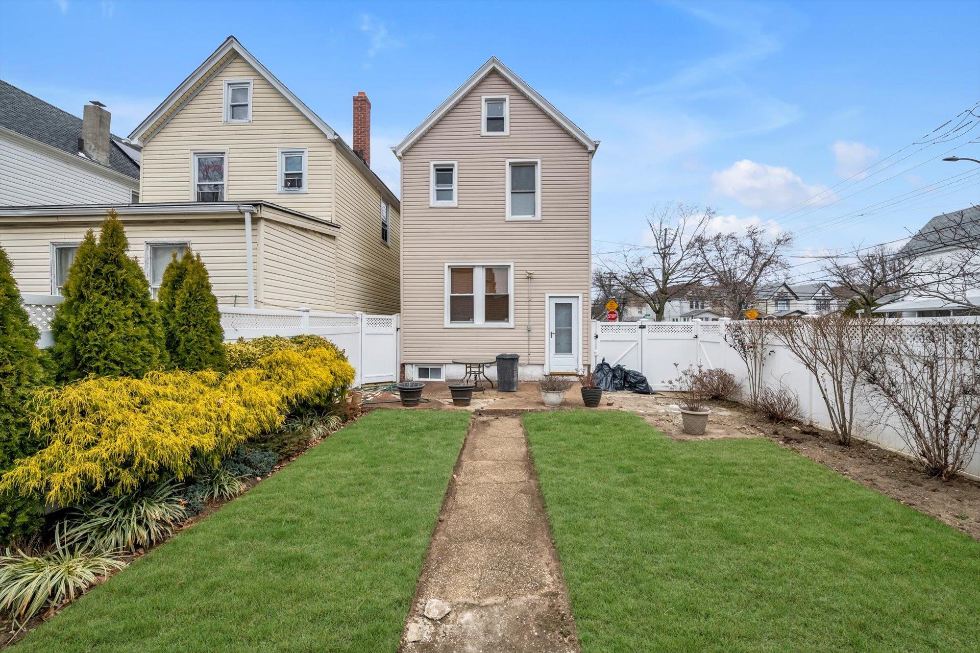 #18 photo, 14620 111th Avenue, Jamaica , NY 11435