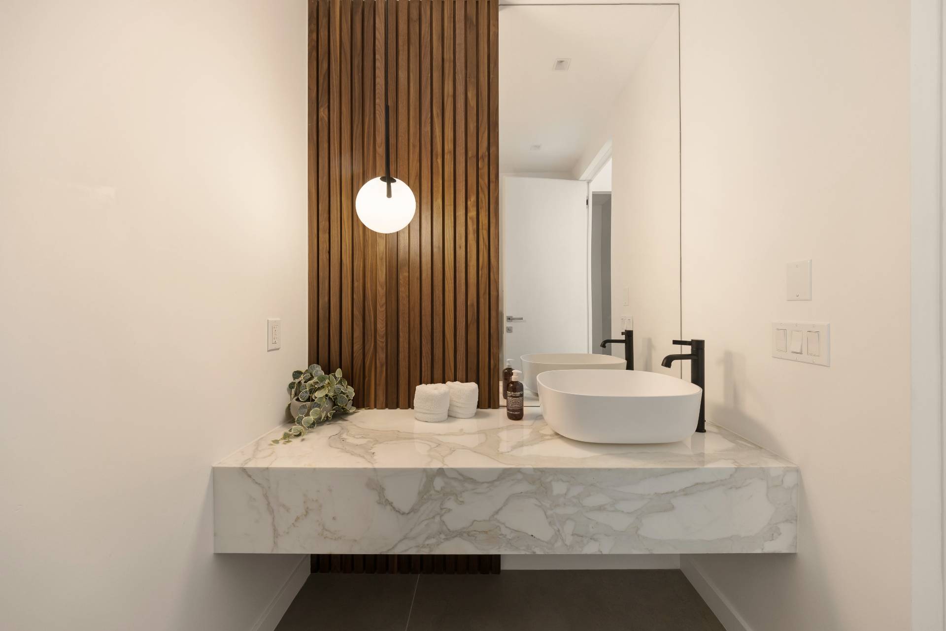 #24 photo, 8 Barnes Avenue, East Hampton , NY 11937