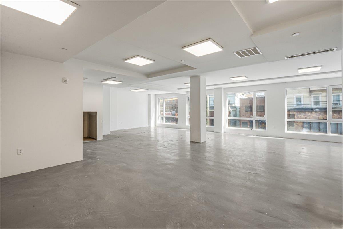 #4 photo, 20-22 College Point Boulevard, クイーンズ区 College Point , NY 11356