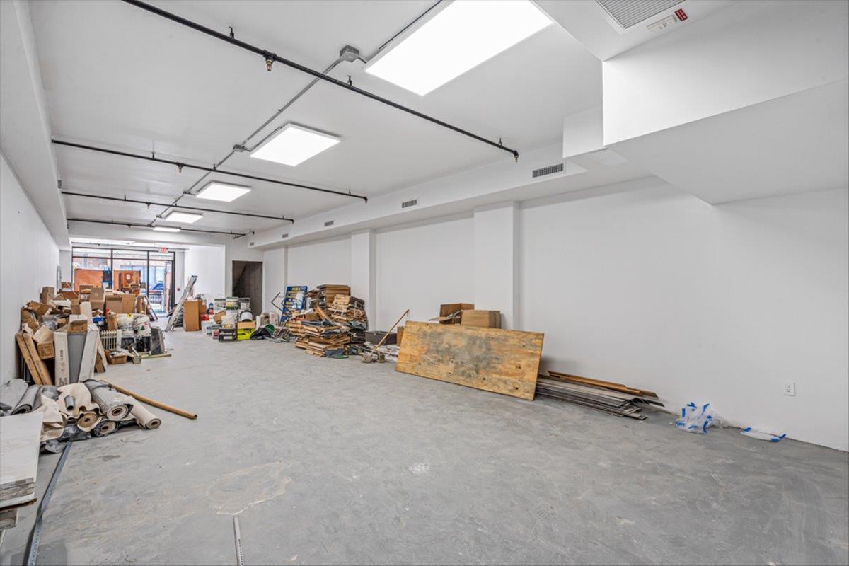 #8 photo, 20-22 College Point Boulevard, クイーンズ区 College Point , NY 11356