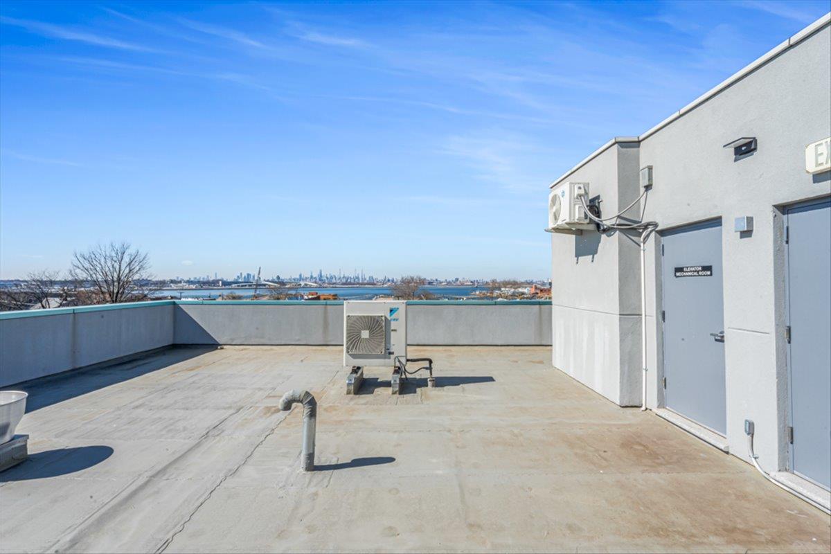 #9 photo, 20-22 College Point Boulevard, クイーンズ区 College Point , NY 11356