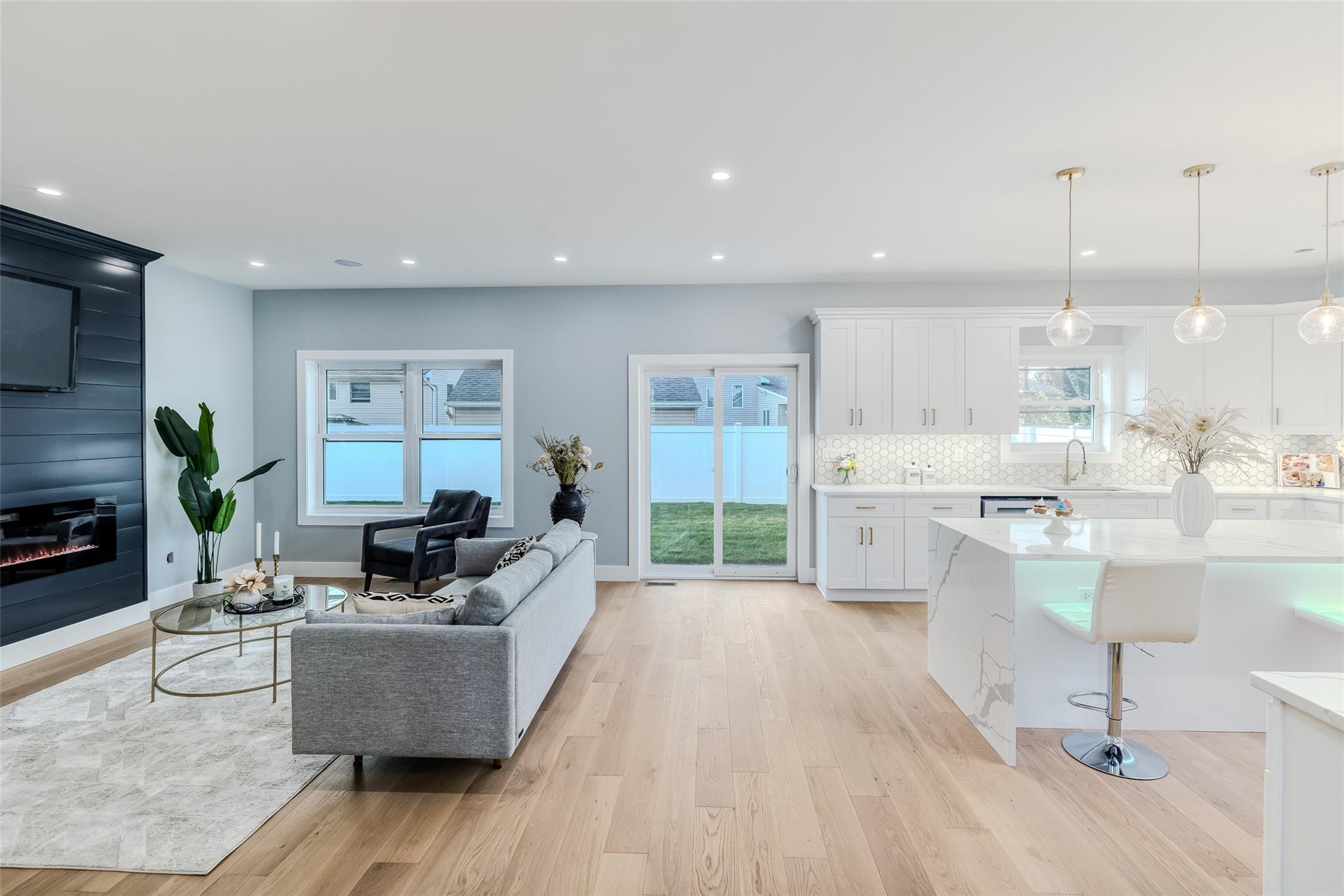 #13 photo, 14 Fawn Lane, 롱 아일랜드 Westbury , NY 11590