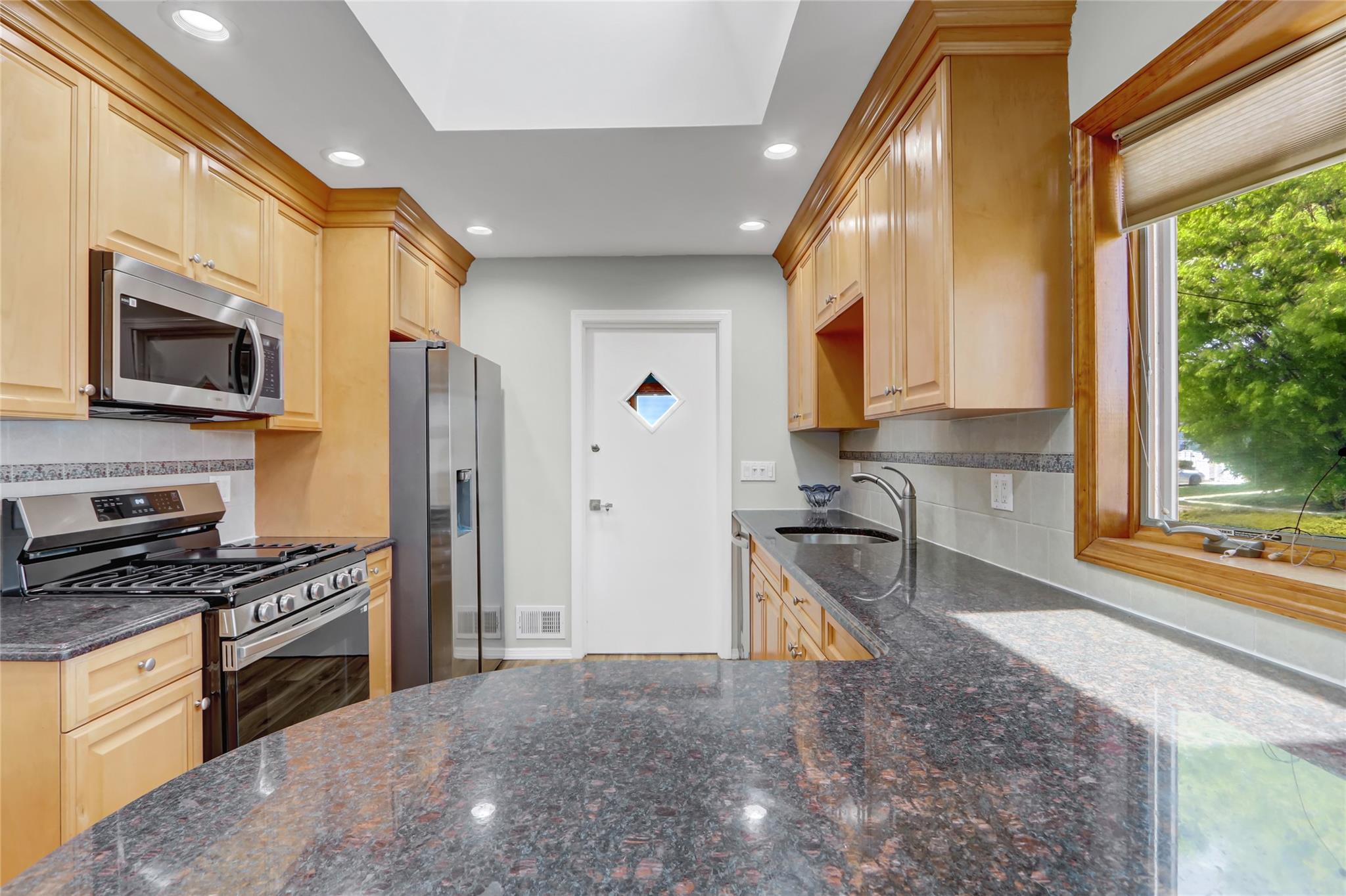 #11 photo, 62 Lambert AVE Avenue, Farmingdale , NY 11735