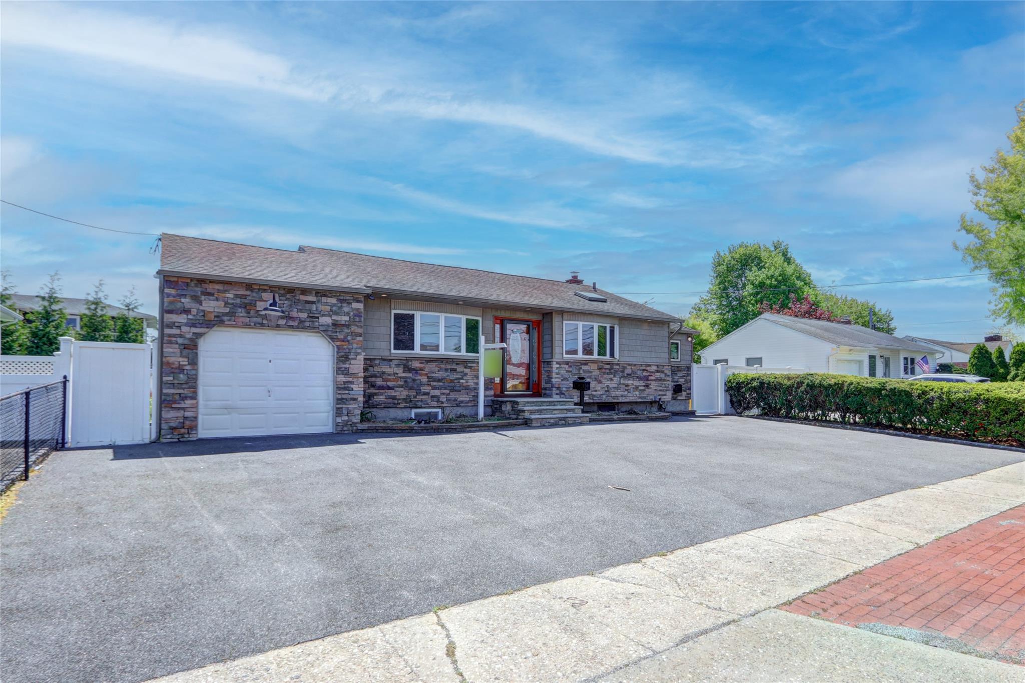 #4 photo, 62 Lambert AVE Avenue, Farmingdale , NY 11735