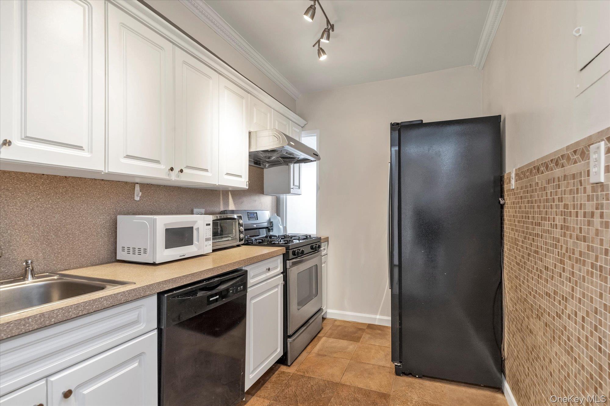 #10 photo, 107-40 Queens Boulevard, クイーンズ区 Forest Hills , NY 11375